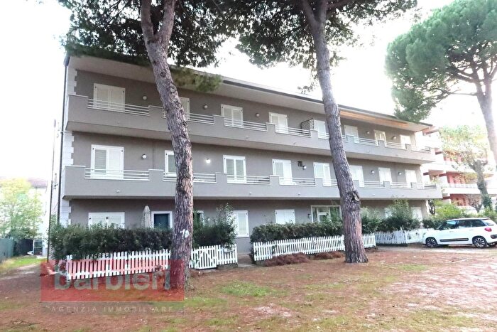 Appartamento trilocale in vendita in Via Vesuvio, Cervia
