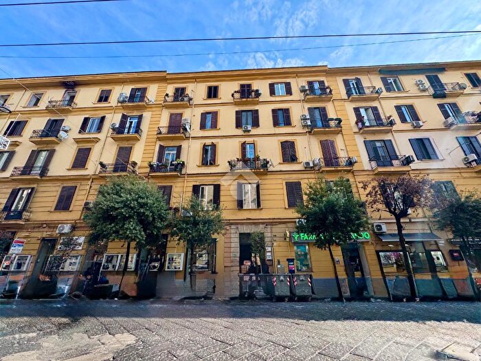 Appartamento con 6 locali in affitto in Corso Giuseppe Garibaldi, Napoli