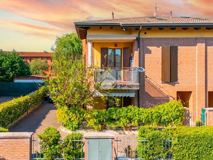 Casa trilocale in vendita in Via Contrada, Correggio