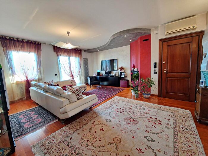 Appartamento quadrilocale in vendita in Via Ansuino da Forlì, Padova