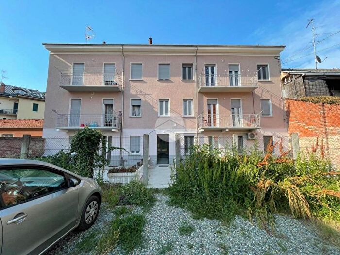 Appartamento trilocale in affitto in Via Sandro Pino, Centro, Valenza