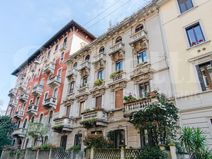 Appartamento trilocale in vendita in Via Giuriati, Milano