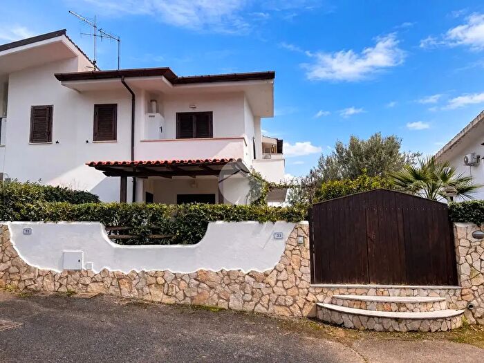 Casa quadrilocale in vendita in Viale delle Costellazioni, Sabaudia