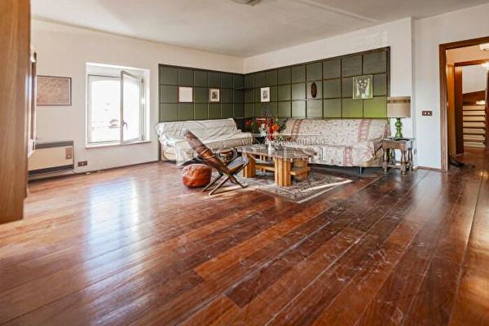 Appartamento con 6 locali in vendita in Via Gluck, San Giustino