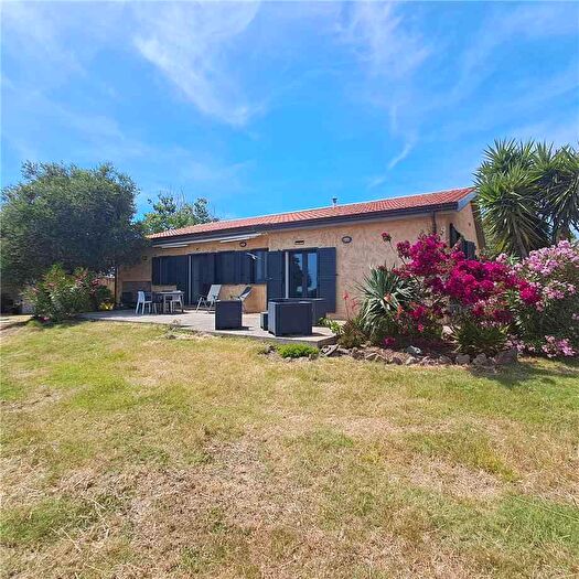 Casa con 6 locali in vendita in Cuglieri