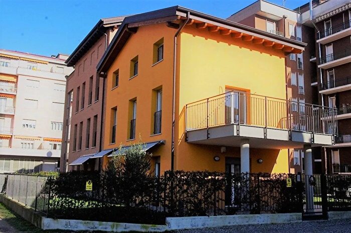 Appartamento trilocale in vendita in Samarate, Samarate