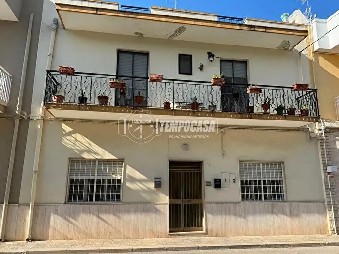 Casa con 6 locali in vendita in Via Ugo La Malfa, Capurso