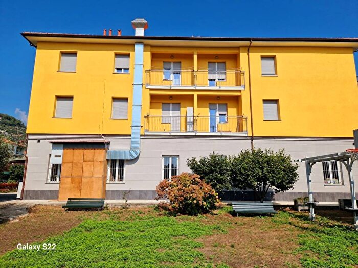 Appartamento quadrilocale in affitto in Via Parma, Caperana, Chiavari