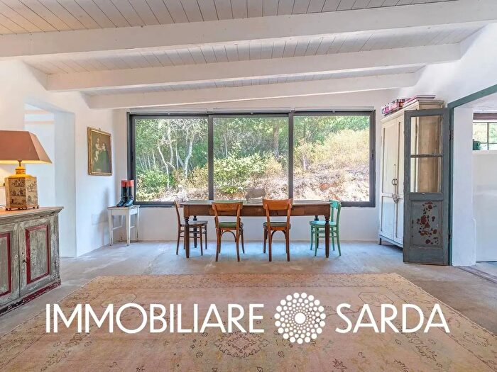 Casa con 7 locali in vendita in Aglientu