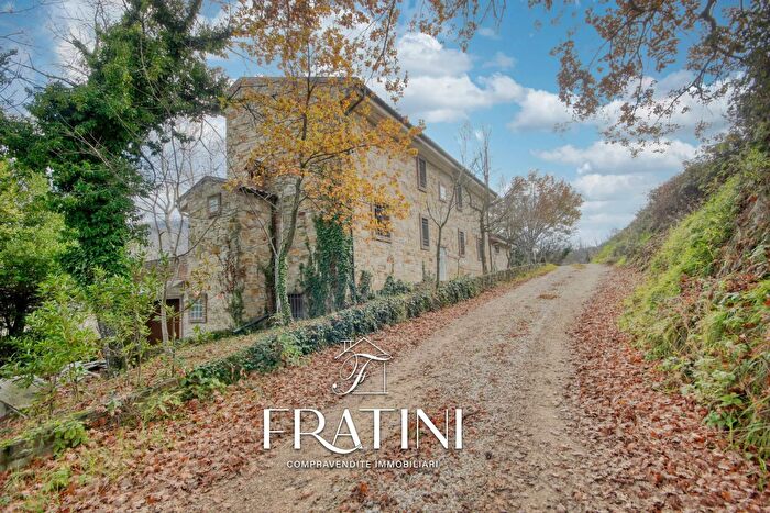 Casa con 10 locali in vendita in Contrada San Pietro, Rotella