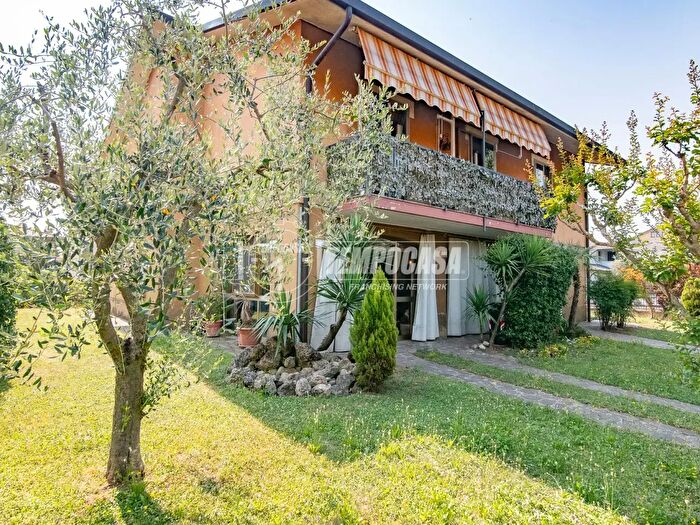 Casa quadrilocale in vendita in Rovato