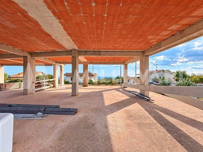 Casa con 7 locali in vendita in Strada Comunale Zappulla Gisana Snc, Modica