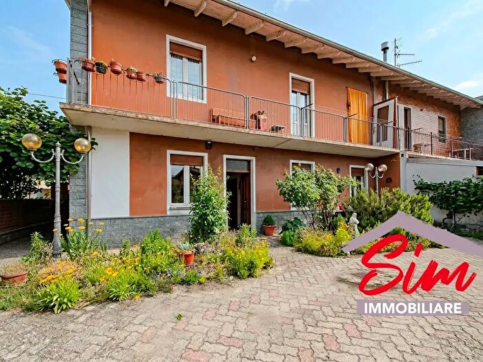 Casa con 6 locali in vendita in Via Mameli Snc, Casaleggio Novara