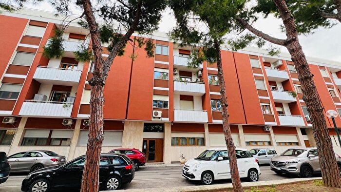 Appartamento con 5 locali in vendita in Via San Domenico Savio, Lecce
