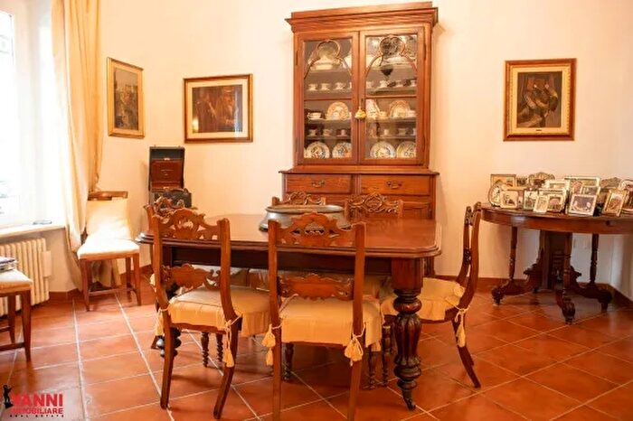 Appartamento con 6 locali in vendita in Viale della Vittoria, Cecina