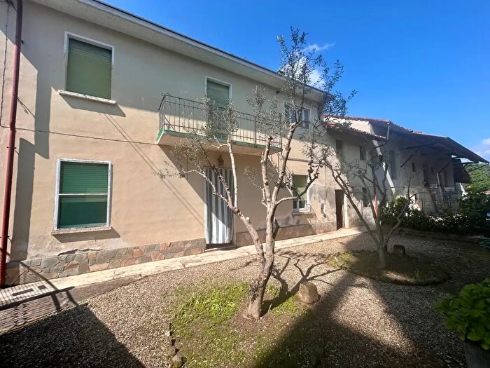 Casa trilocale in vendita in Roberto Cordara, Dorno