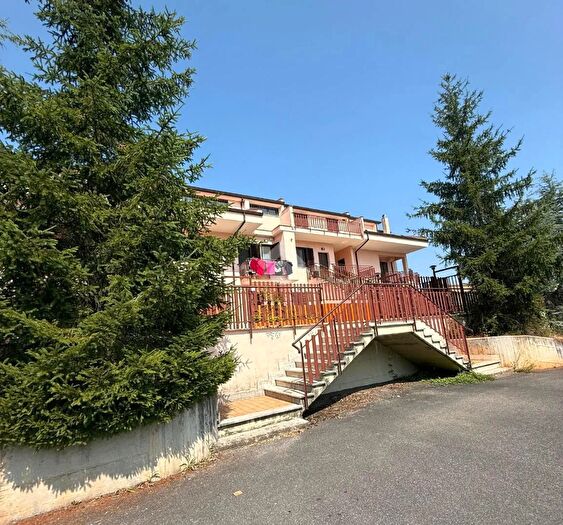 Appartamento con 5 locali in vendita in Via degli Abeti, Colleferro