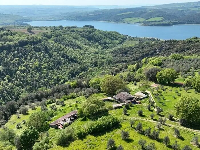 Casa con 9 locali in vendita in Vocabolo Poggio del Pianello, Baschi