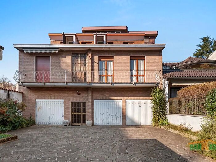 Casa con 6 locali in vendita in Via Ambrogio Strada, Bresso