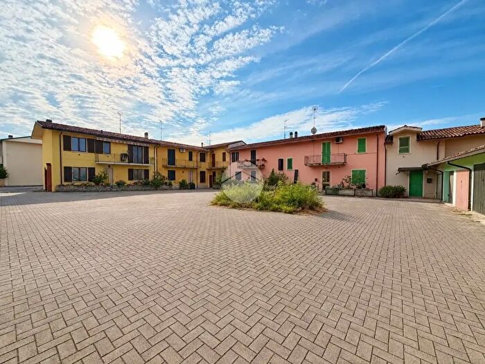 Casa trilocale in vendita in Via Roma, Borgo San Giacomo
