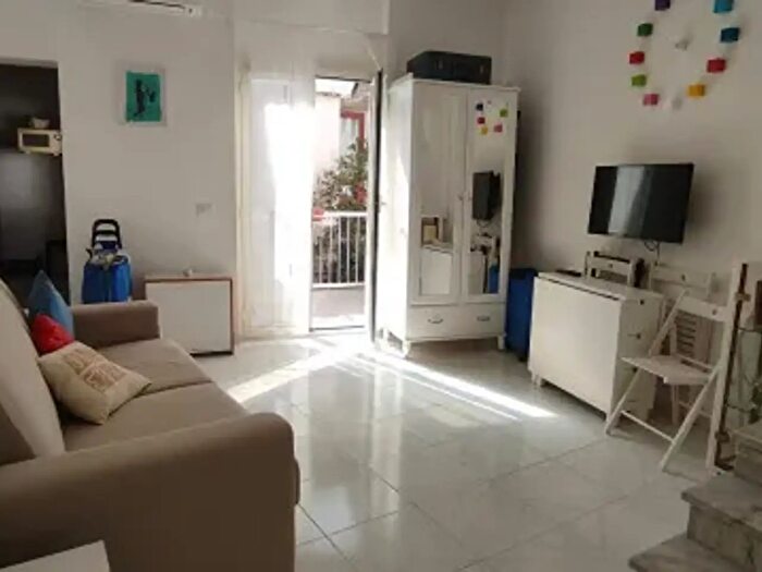 Appartamento monolocale in affitto in Via Giovanni Nicotera, Napoli