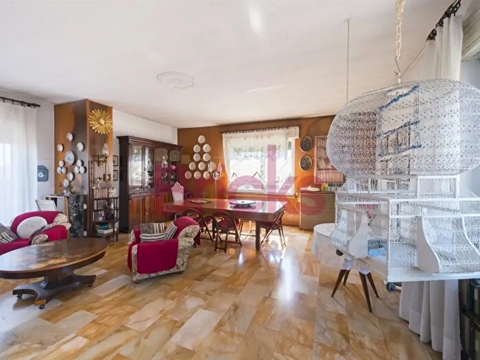 Appartamento quadrilocale in vendita in Via San Galdino, Milano