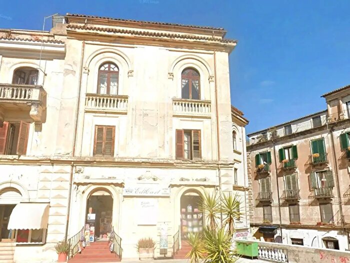 Appartamento con 10 locali in vendita in Via Sertorio QuattromaniLungo Busento, Cosenza