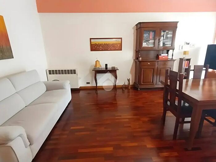 Appartamento trilocale in vendita in Via Garibba, Verona