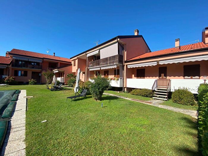 Appartamento con 5 locali in vendita in Marchirolo