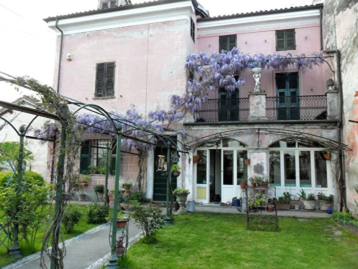 Casa con 5 locali in vendita in Fresonara