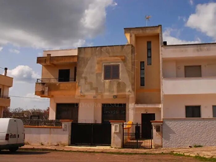 Casa con 6 locali in vendita in Via Giacomo Matteotti, PresicceAcquarica