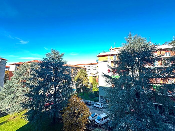 Appartamento trilocale in affitto in Via Gian Girolamo Savoldo, Prato Centenaro, Milano