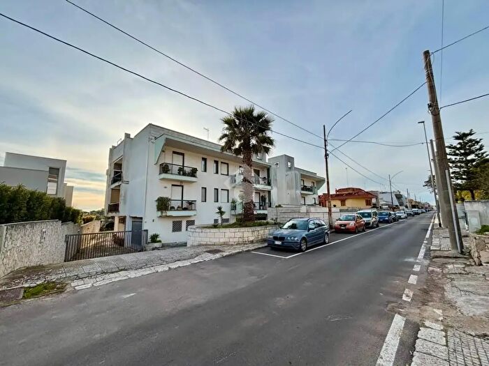 Appartamento trilocale in vendita in Via San Simone, Sannicola