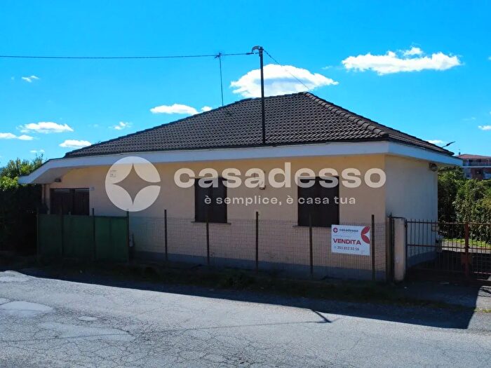 Casa con 6 locali in vendita in Leini