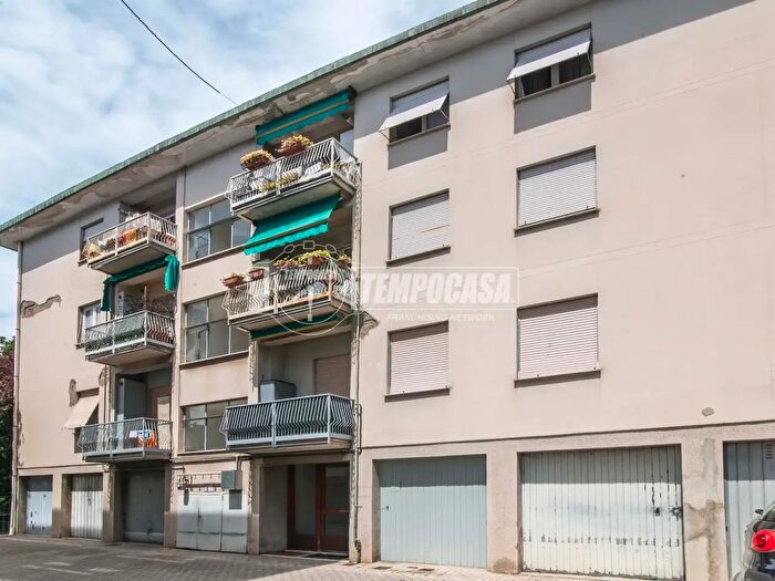 Appartamento trilocale in vendita in Via Oltrecolle a, Como