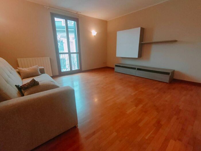 Appartamento bilocale in affitto in Via Padre Reginaldo Giuliani, Centro Storico, Lissone