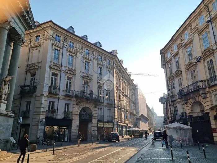 Appartamento quadrilocale in affitto in Via Milano, Torino