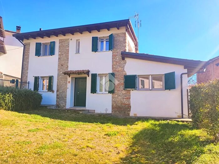 Casa con 8 locali in vendita in Frazione Magostino, Berzano Di Tortona