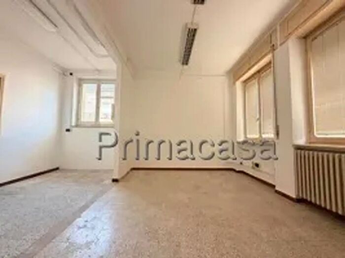 Casa con 7 locali in vendita in Piazza Guglielmo Marconi, Veronella