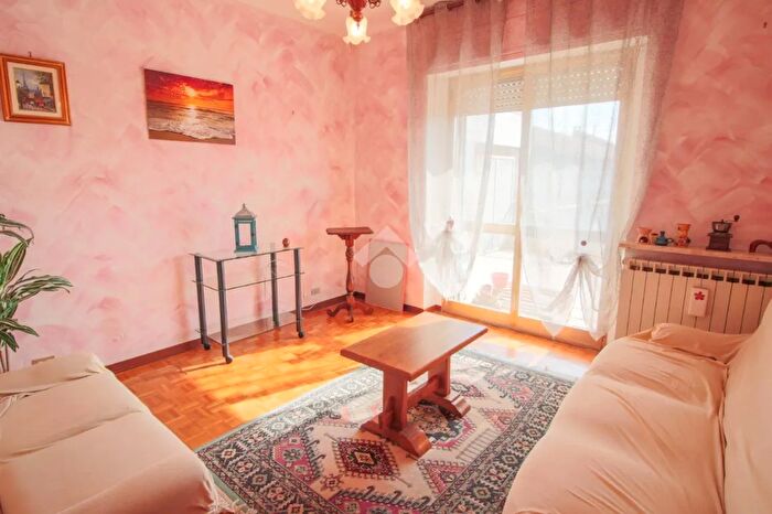 Appartamento trilocale in vendita in Vicolo Barucco, Valperga