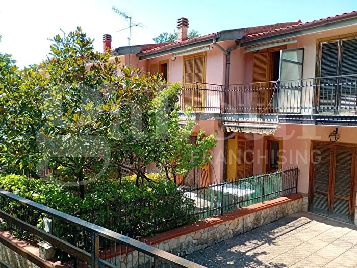 Casa trilocale in vendita in Galluccio Loc Torazzi Parco Silvedil Snc, Galluccio