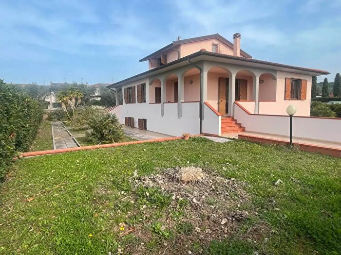 Casa con 10 locali in vendita in San Vincenzo