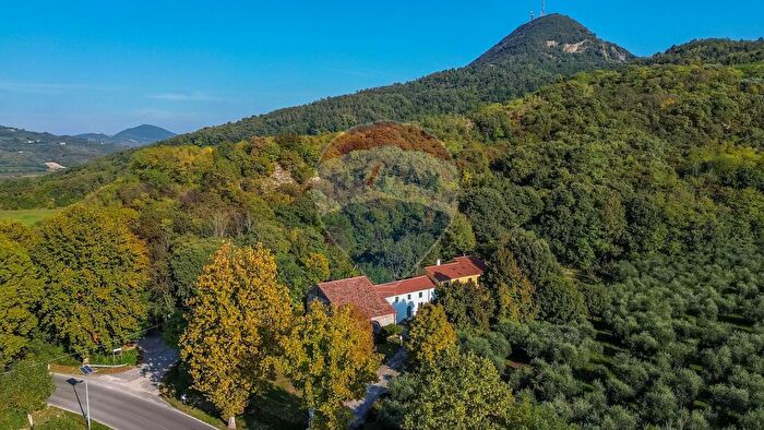 Casa con 7 locali in vendita in Via Banze, Baone