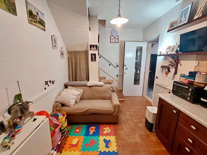 Casa quadrilocale in vendita in Ia della Ghiaie, Camaiore