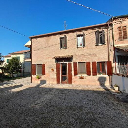 Casa con 6 locali in vendita in Via Lino Cavallari, Copparo