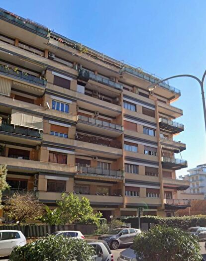 Appartamento trilocale in vendita in Viale delle Alpi, Palermo