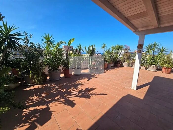 Appartamento con 7 locali in vendita in Siracusa