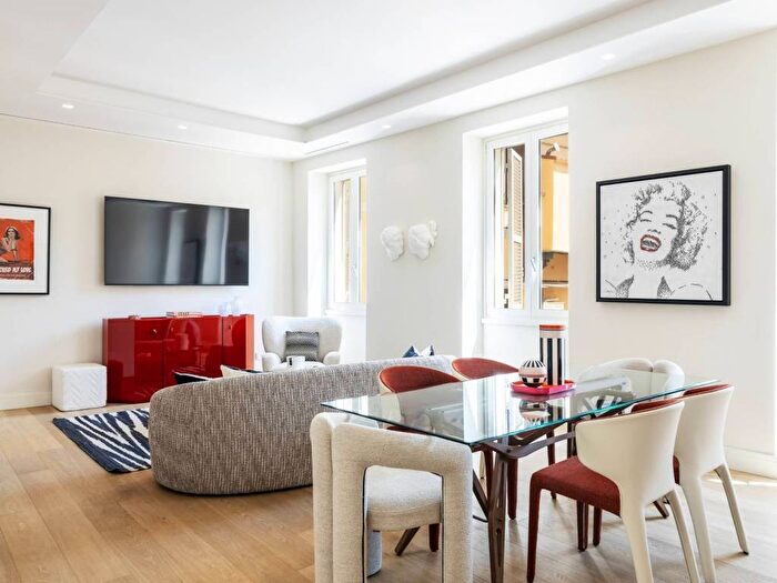 Appartamento quadrilocale in affitto in Via della Mercede, Spagna, Roma