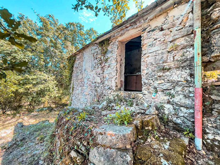 Casa con 6 locali in vendita in Lerici