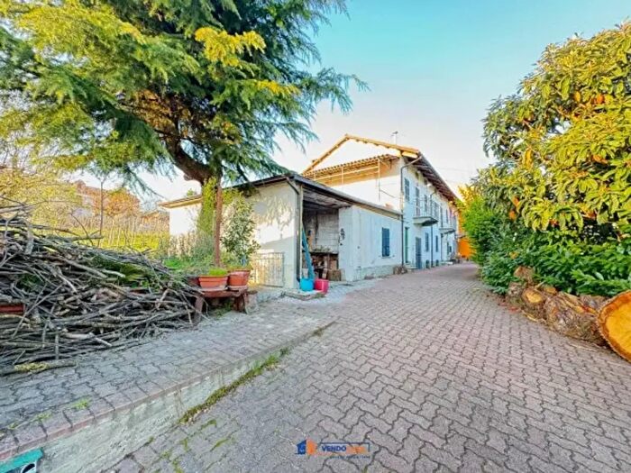 Casa con 6 locali in vendita in Via Santo Stefano, Montegrosso DAsti